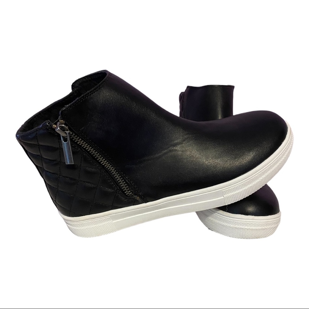 Quilted High Top Sneakers - Black